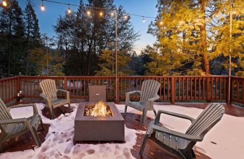 Oakhurst House | Emerald Escape at Cedar Valley