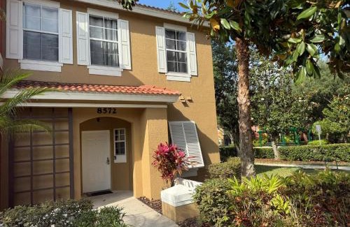 West Kissimmee House | Emerald Island Resort End Unit 8572, 3 Bedroom Townhouse