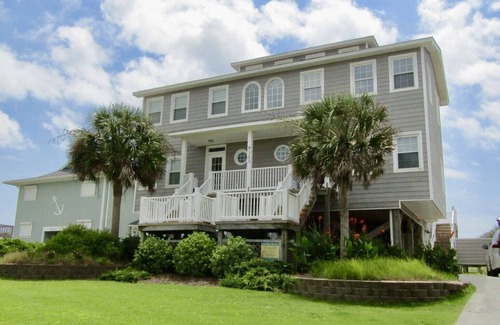 Emerald Isle House | Emerald Isle at it's best at Sea Maiden West! Renovated BEACHFRONT home!