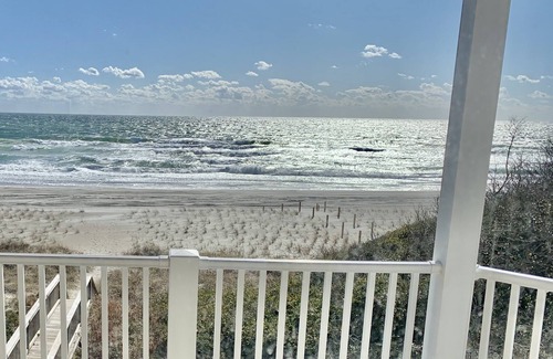 Emerald Isle House | Emerald Isle at it's best at Sea Maiden West! Renovated BEACHFRONT home!