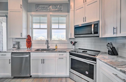 Emerald Isle Apartment | Emerald Isle Condo with Ocean View, Walk to Beach!