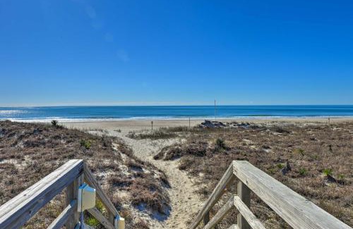 Emerald Isle Apartment | Emerald Isle Resort-Style Condo Walk to Beaches!