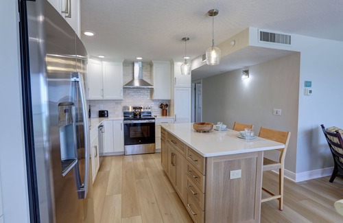 North Redington Beach Condo | Emerald Isle 502 Beach front w|huge balcony, Pool and breathtaking views!
