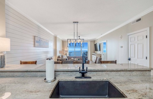 West Panama City Beach Apartment | Emerald Isle 2009 FREE BEACH SERVICE and ASSIGNED PARKING SPACE!!