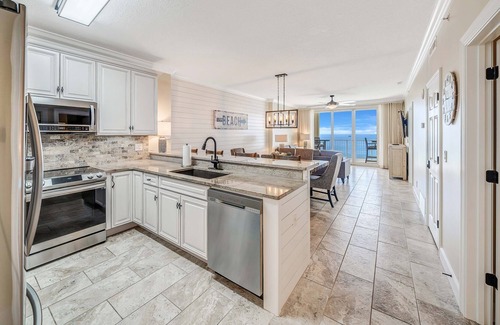 West Panama City Beach Apartment | Emerald Isle 2009 FREE BEACH SERVICE and ASSIGNED PARKING SPACE!!