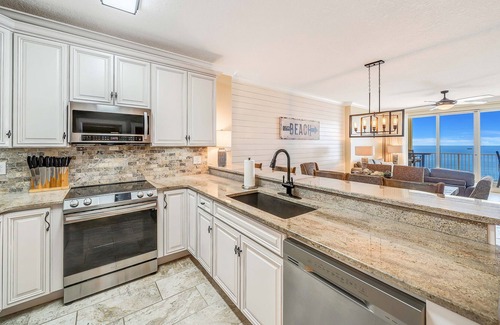 West Panama City Beach Apartment | Emerald Isle 2009 FREE BEACH SERVICE and ASSIGNED PARKING SPACE!!