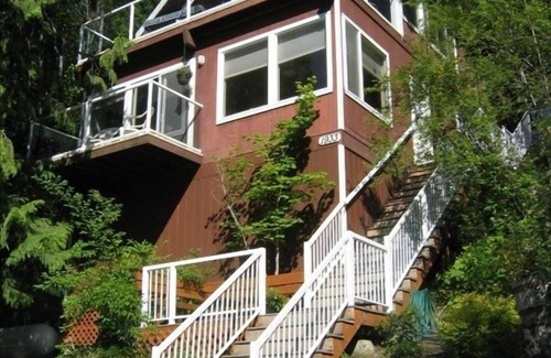 Bellingham Ski Chalet | Emerald Lake Chalet - WE HAVE WATER LILIES!