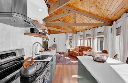 Long Pond Cabin | Emerald Lake Modern Treehouse | Hot Tub | Firepit