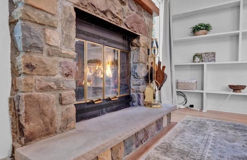 Gouldsboro Cabin | Emerald Pines Cabin | Lake Access | Hot Tub