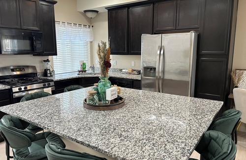 American Fork House | Emerald Retreatnn 4 bedroom house; 3 bath; sleeps 12