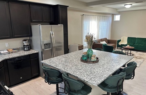 American Fork House | Emerald Retreatnn 4 bedroom house; 3 bath; sleeps 12