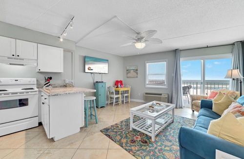 Orange Beach Condo | Emerald Skye 13 - Cozy, Cute Beachy Decor, GREAT View & Outdoor Heated Pool