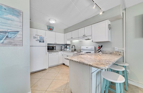 Orange Beach Condo | Emerald Skye 13 - Cozy, Cute Beachy Decor, GREAT View & Outdoor Heated Pool