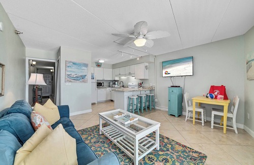 Orange Beach Condo | Emerald Skye 13 - Cozy, Cute Beachy Decor, GREAT View & Outdoor Heated Pool