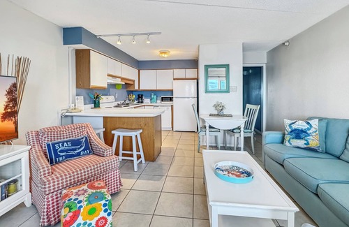 Orange Beach Condo | Emerald Skye 52 - Beautifully decorated beachfront condo