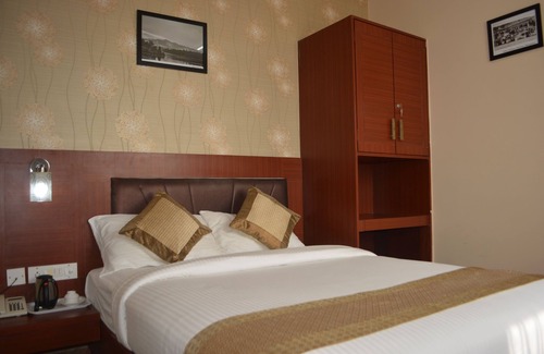 5th Block Hotel | Emerald Suites by Kallate