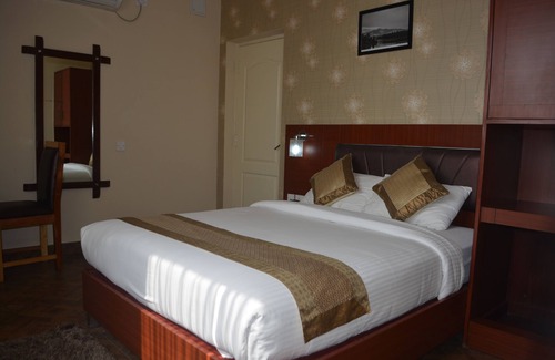 5th Block Hotel | Emerald Suites by Kallate