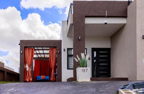 Runaway Bay House | Emerald SunDara Villa Ochi