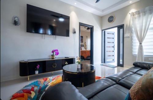 Runaway Bay House | Emerald SunDara Villa Ochi