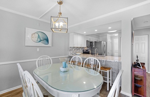 Destin Condo | Emerald Towers 1104 - Gulf Front, Heated Community Pool, Tennis + Fitness!