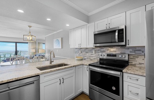 Destin Condo | Emerald Towers 1104 - Gulf Front, Heated Community Pool, Tennis + Fitness!