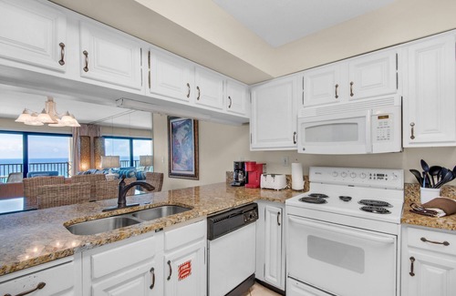 Destin Condo | Emerald Towers Condo Directly on the beach