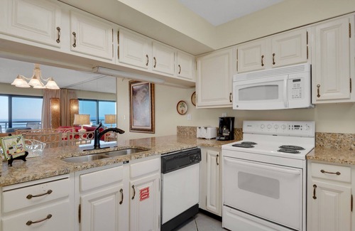 Destin Condo | Emerald Towers Condo Directly on the beach