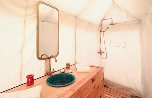 Nzala Other | Emeraude Camp Agafy