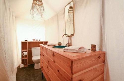Nzala Other | Emeraude Camp Agafy