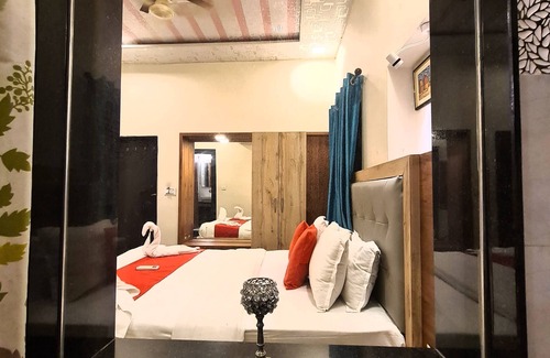 Mount Abu Hotel | Eminence - Palm Residency