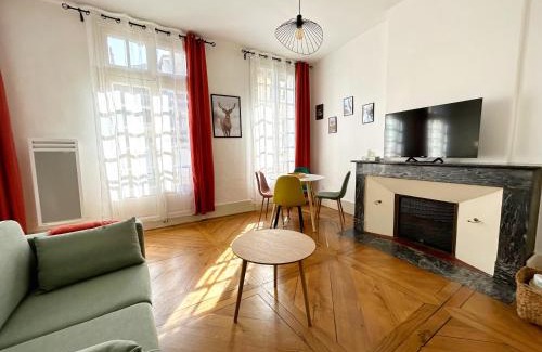 Auch Apartment | EMMA - Centre Historique - Parking privée