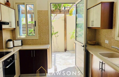 Neo Chorio House | Emma Maria Summary: W