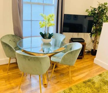 Cambridge City Centre Apartment | EMMANUEL HOUSE - Beautiful 1-Bedroom Apt In Central Cambridge - Historical Building