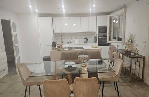 Drancy Bed & Breakfast | EMMANUEL INN
