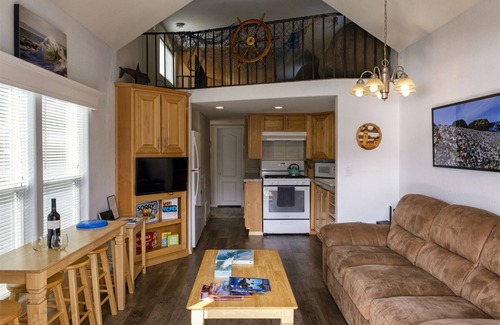 Fort Bragg House | Emmanuel - WOW Right at the mouth of the Noyo harbor with views of the mighty Pacific ocean.