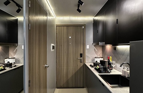 Highway Hills Condo | EmmaSleep, DysonFan, Netflix, Disney+, PS4™ - 1BR w/Balcony - City & Pool View