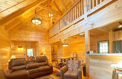 Gatlinburg - Pigeon Forge Cabin | **Emmy Bears Cabin**