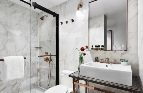 Midtown House | Empire State View Double Double | Hotel Hendricks | Pets are Welcome