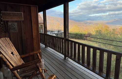 Stanardsville House | Empty Bottle Saloon - Rm. 209