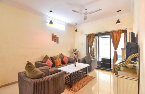 Kune N.m. Villa | EMPYREAN STAYS ll3bhk White Pearl ll AC ll POOL ll FREE WIFI