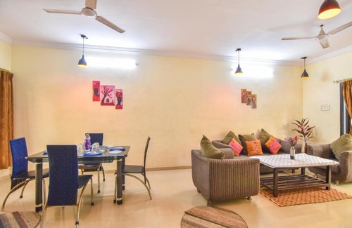 Kune N.m. Villa | EMPYREAN STAYS ll3bhk White Pearl ll AC ll POOL ll FREE WIFI