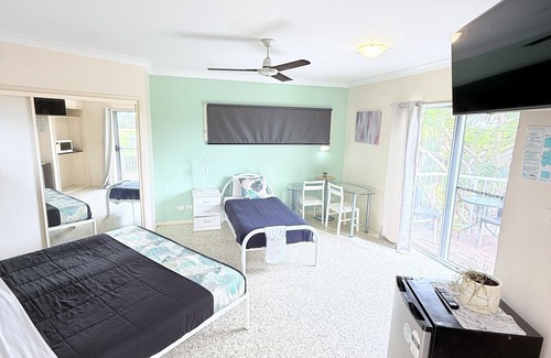 Emu Park Resort | Emu Park Beach resort. Family Rooms for 3 guest.