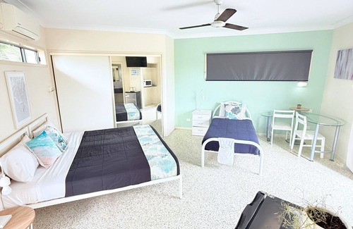 Emu Park Resort | Emu Park Beach resort. Family Rooms for 3 guest.