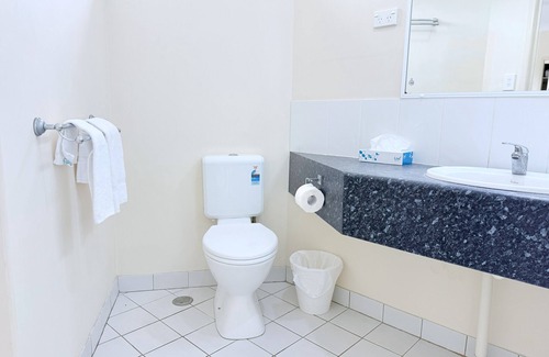 Emu Park Resort | Emu Park Beach Resort, Corporate Room for 3 guest