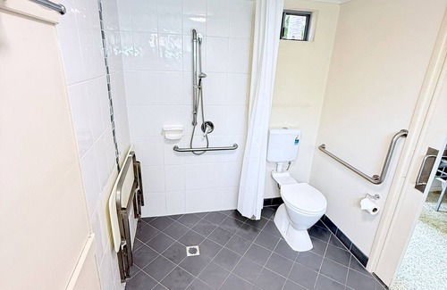 Emu Park Resort | Emu Park Beach Resort, Disable room