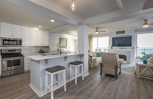 Silver Sands Beach Condo | En Soleil 1022W - Beachfront, Pool, Free Golf Daily Incl, Private Beach, Hot Tub