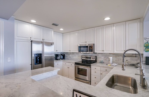 Silver Sands Beach Condo | En Soleil 1022W - Beachfront, Pool, Free Golf Daily Incl, Private Beach, Hot Tub