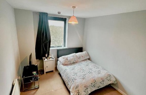 Salford House | En-suite Double room in shared City Center Apartment