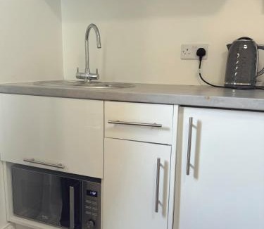 Park Royal Hotel | En-suite Double Room Park Royal with off-site Gym Access