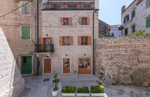 Komiza House | En suite room Demaria
